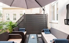 Luxurious And Spacious 5 Min Walk To City Center, 1-2