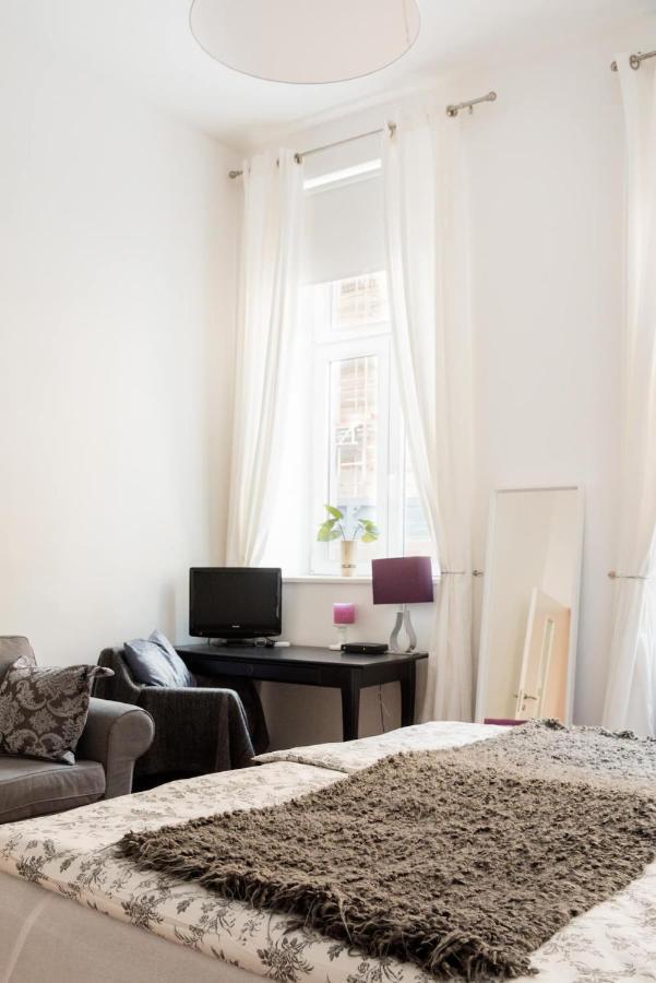Luxurious And Spacious 5 Min Walk To City Center, 1-2 Wenen Buitenkant foto